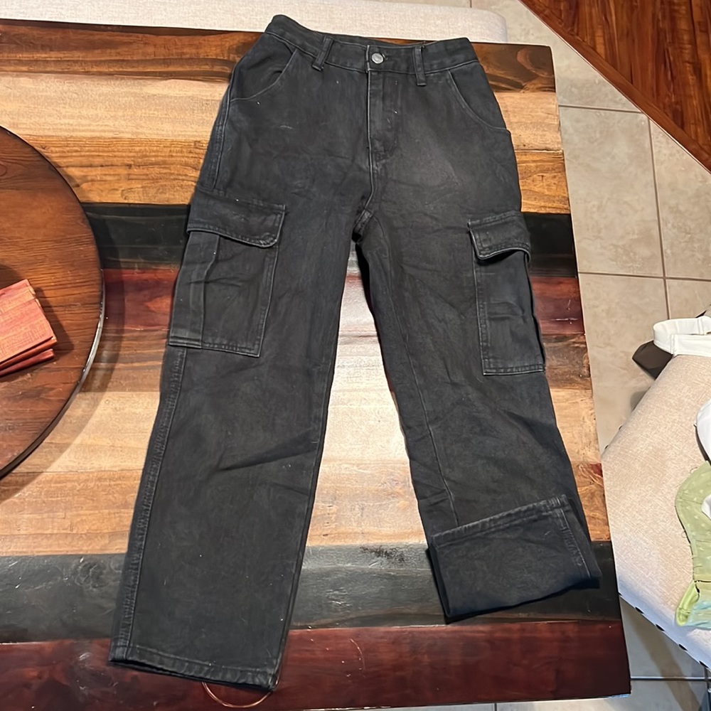 Amazon Black Cargos. XS 25,29